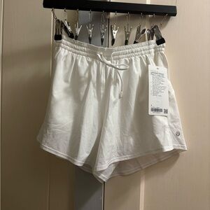 NWT Lululemon Lightweight HR Relaxed Short
